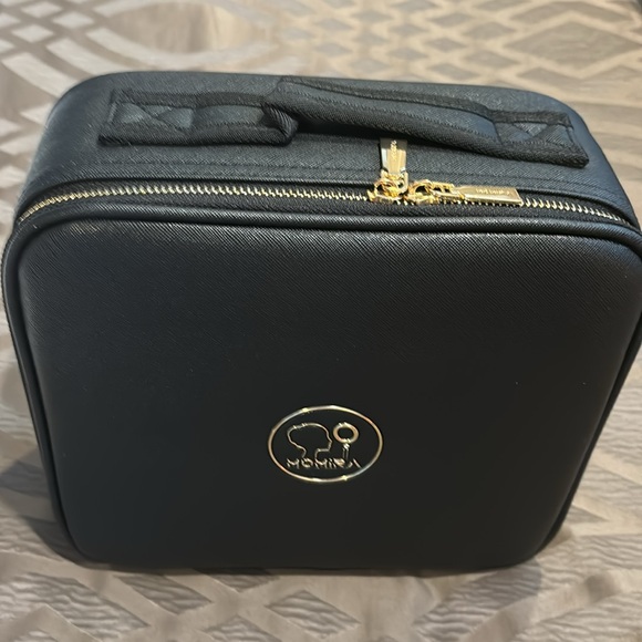 Cosmetic case with LED mirror - Picture 2 of 10